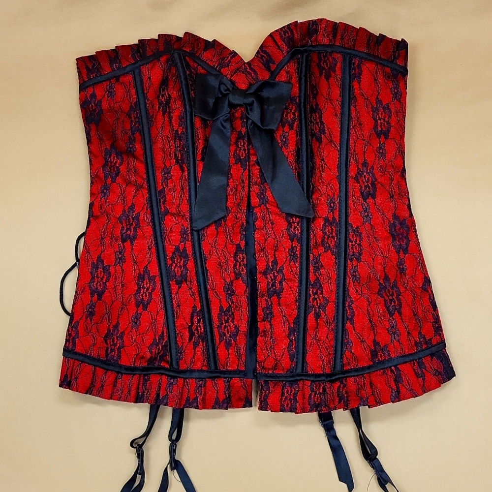 New bustier w/2 bottoms Med/Large